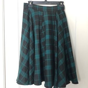 Hug waisted plaid skirt